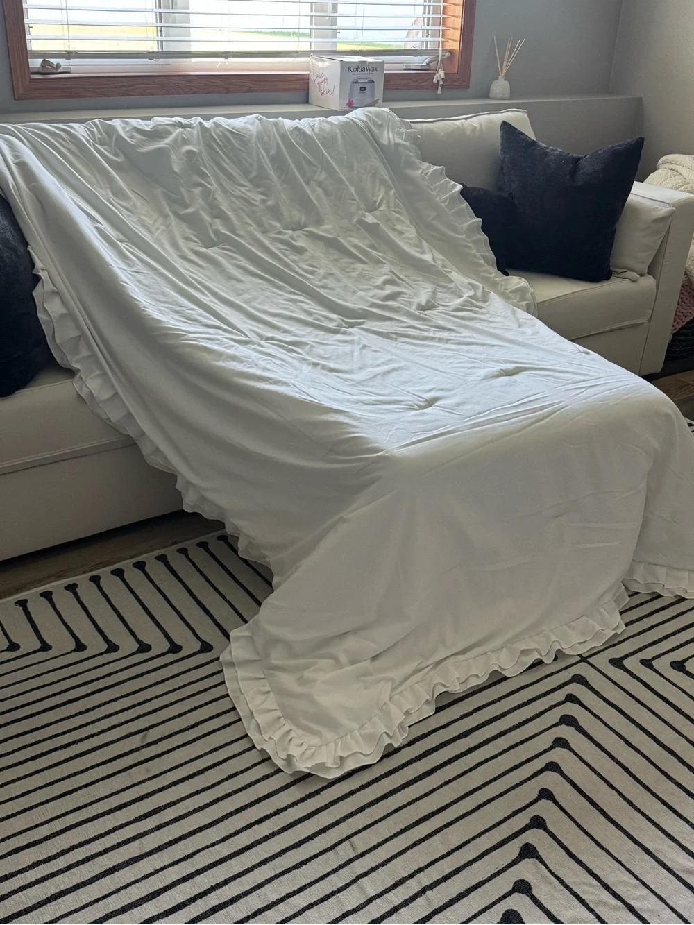 Twin size comforter and shams